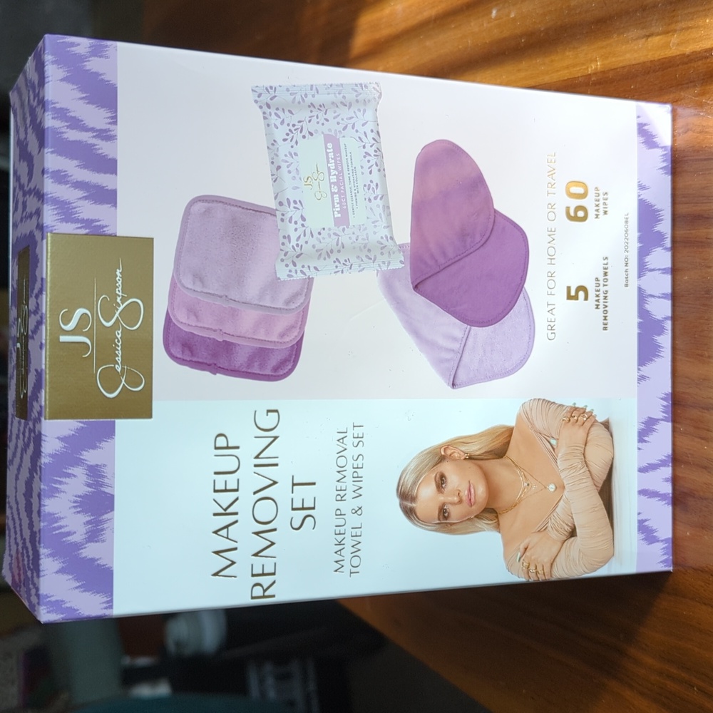 NEW! - Jessica Simpson Makeup Removing Set Towel & Hydrating Wipes Home/Travel